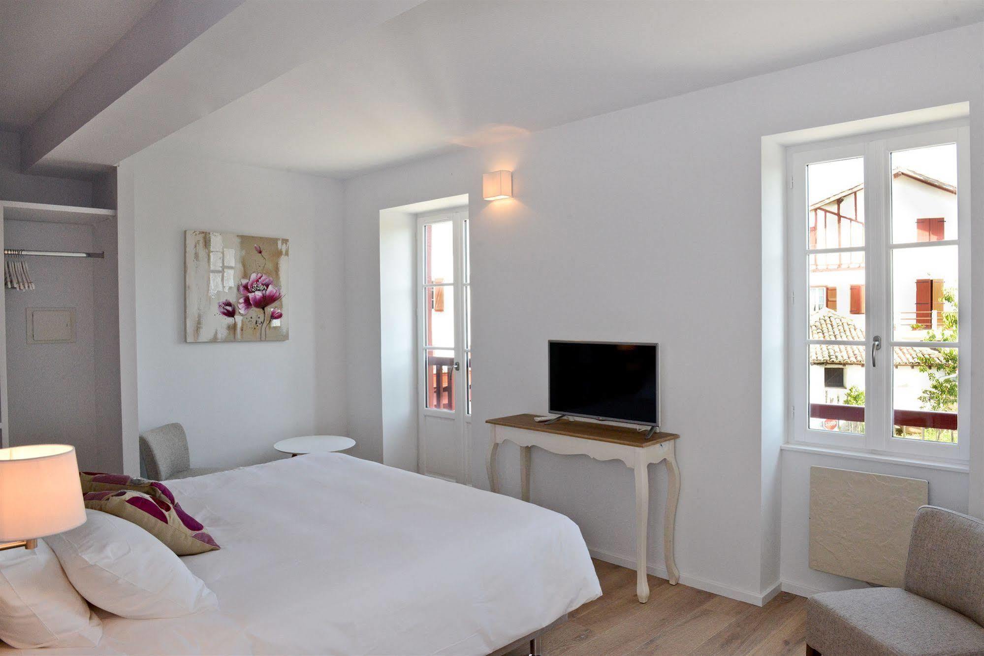 Hotel & Spa Harretchea, Cote Basque Ahetze Bagian luar foto